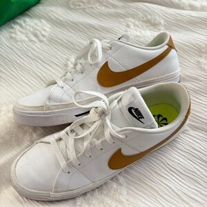 Barley worn Nike court legacy woman’s sneaker